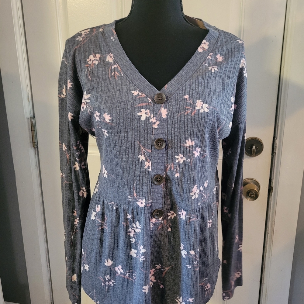 Como Vintage Gray and Pink Patterned Top